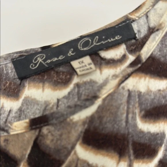 Rose & Olive Black and Gray Patterned Blouse - Picture 3 of 10